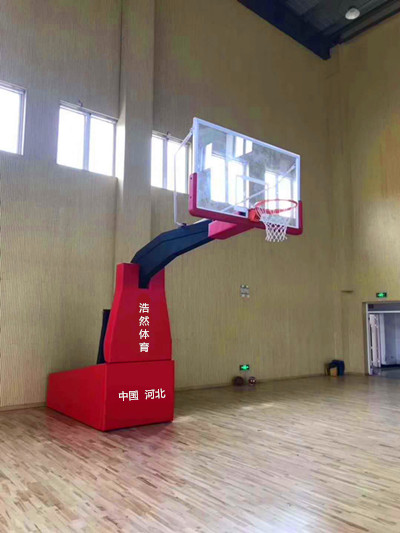 四川省成都某中学安装室内电动液压篮球架案例